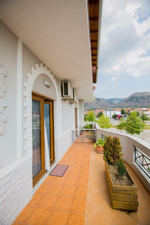 DEA Hotel 2002 Korce Exterior foto