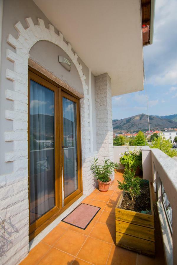 DEA Hotel 2002 Korce Exterior foto